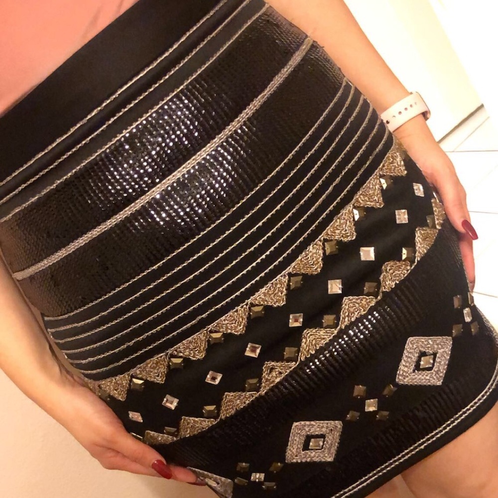 Black sequenced skirt